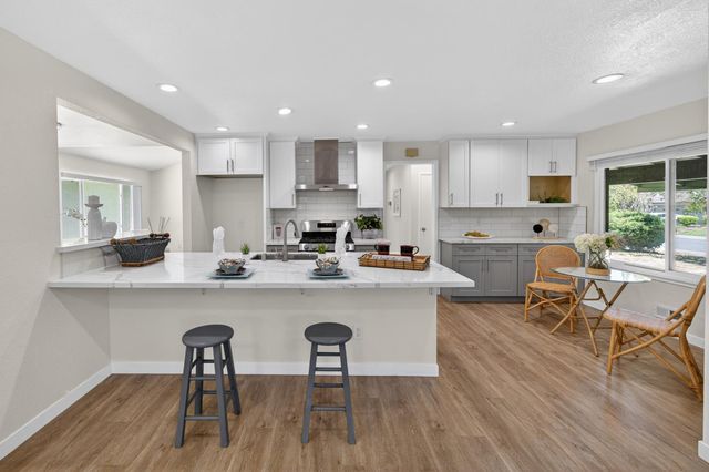 7382 FARM DALE Way, Sacramento, CA 95831