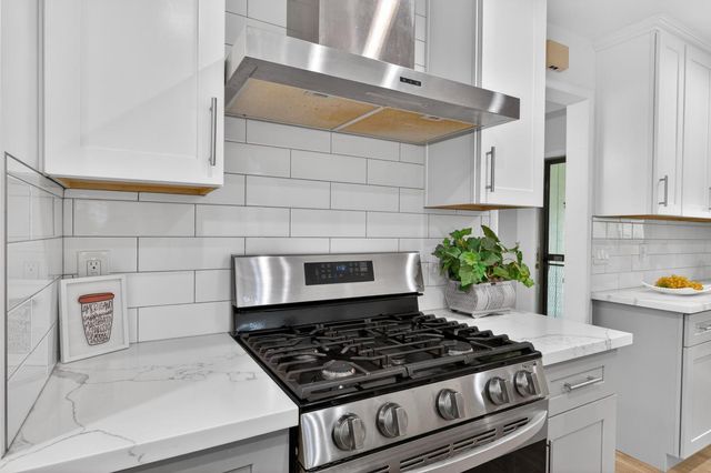 7382 FARM DALE Way, Sacramento, CA 95831