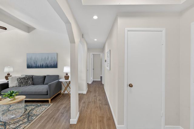 7382 FARM DALE Way, Sacramento, CA 95831
