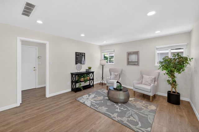 7382 FARM DALE Way, Sacramento, CA 95831