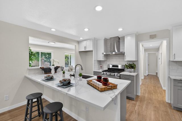 7382 FARM DALE Way, Sacramento, CA 95831