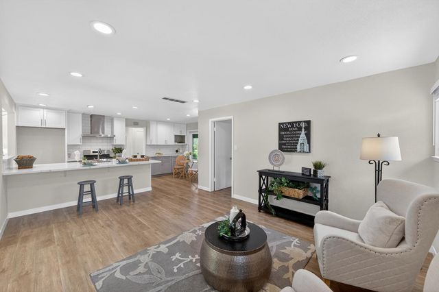 7382 FARM DALE Way, Sacramento, CA 95831