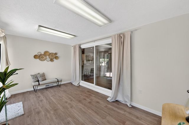 7382 FARM DALE Way, Sacramento, CA 95831