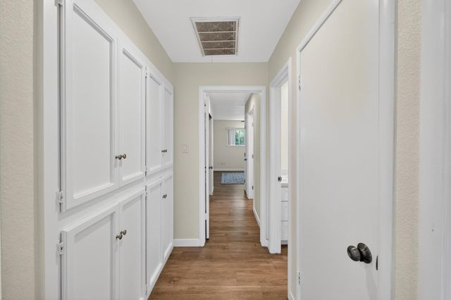 7382 FARM DALE Way, Sacramento, CA 95831