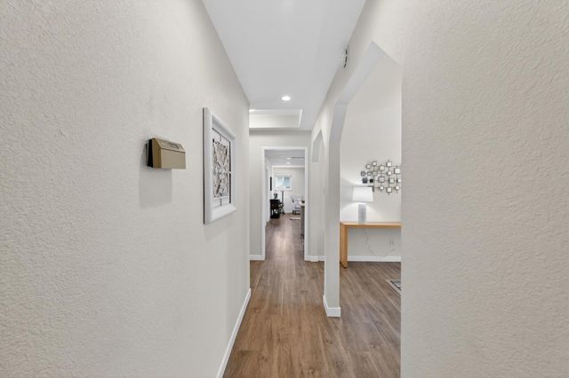 7382 FARM DALE Way, Sacramento, CA 95831