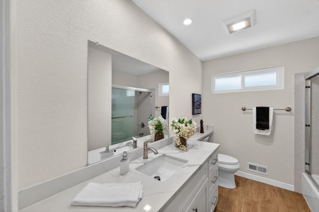 7382 FARM DALE Way, Sacramento, CA 95831