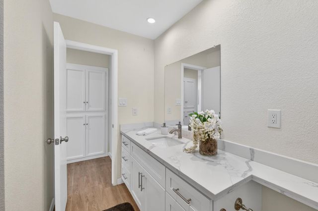 7382 FARM DALE Way, Sacramento, CA 95831