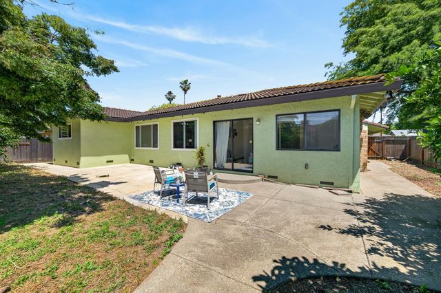 7382 FARM DALE Way, Sacramento, CA 95831