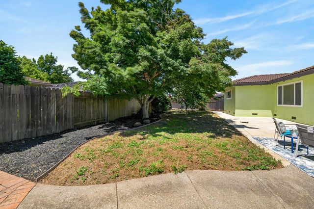 7382 FARM DALE Way, Sacramento, CA 95831