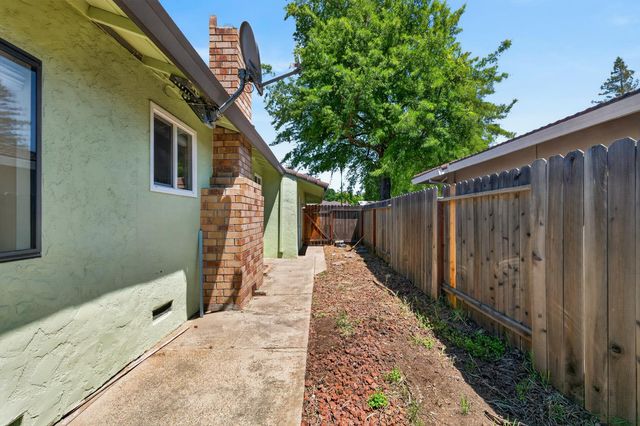 7382 FARM DALE Way, Sacramento, CA 95831