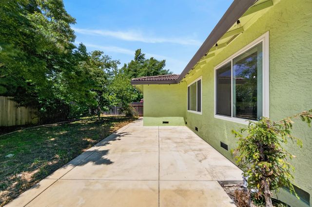 7382 FARM DALE Way, Sacramento, CA 95831