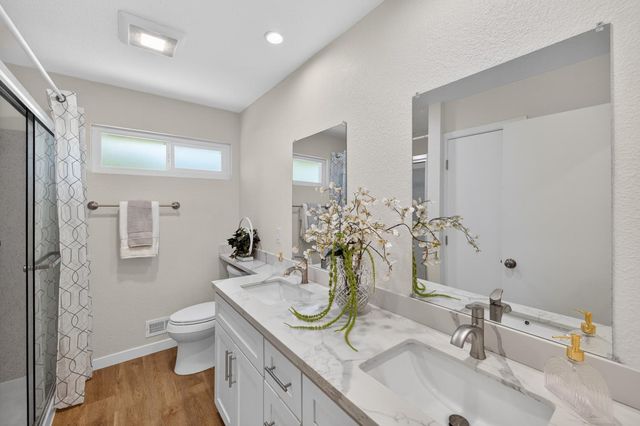 7382 FARM DALE Way, Sacramento, CA 95831