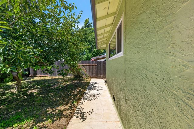 7382 FARM DALE Way, Sacramento, CA 95831