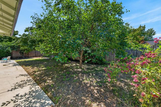 7382 FARM DALE Way, Sacramento, CA 95831