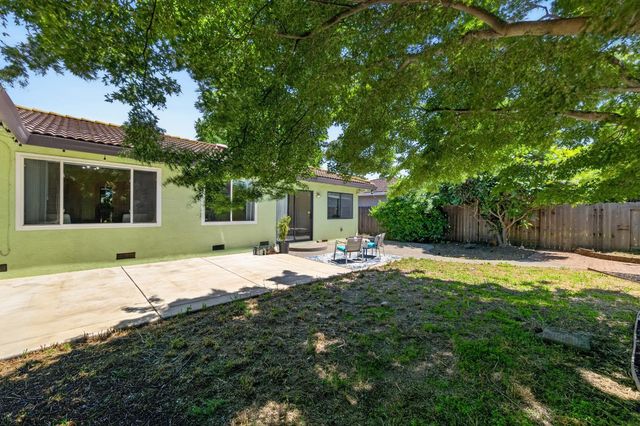 7382 FARM DALE Way, Sacramento, CA 95831