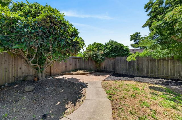 7382 FARM DALE Way, Sacramento, CA 95831