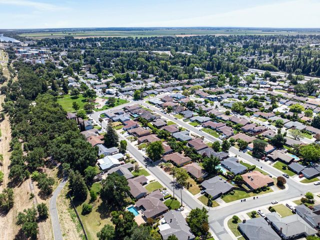 7382 FARM DALE Way, Sacramento, CA 95831