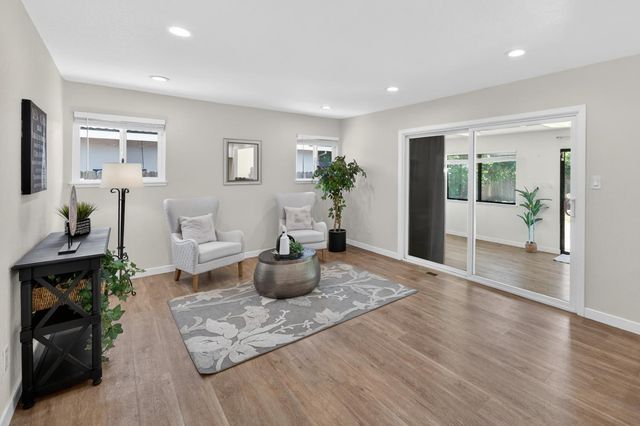 7382 FARM DALE Way, Sacramento, CA 95831