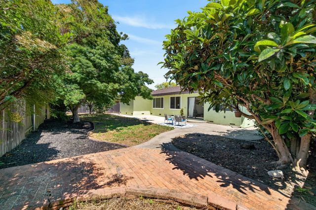 7382 FARM DALE Way, Sacramento, CA 95831