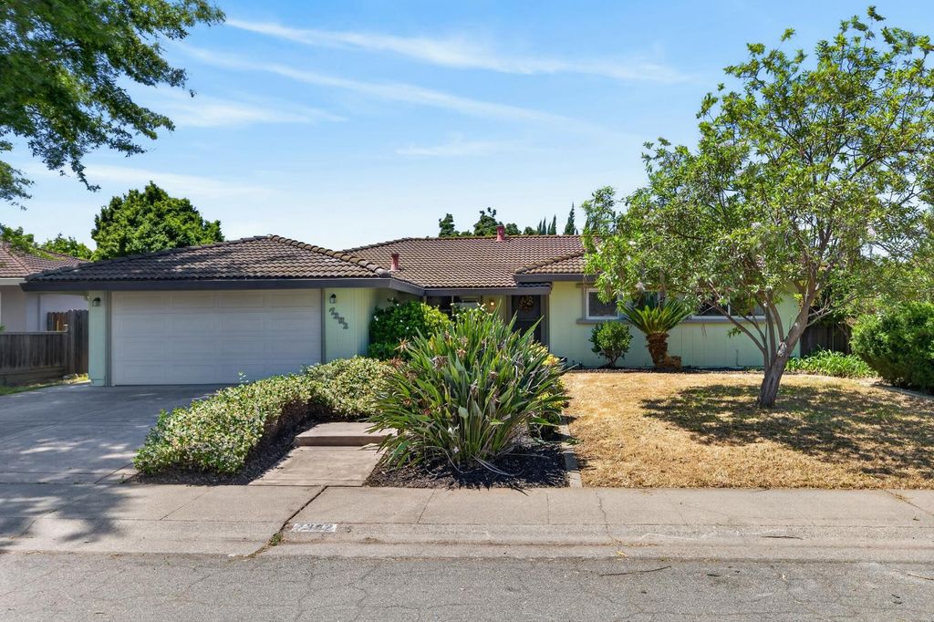 7382 FARM DALE Way, Sacramento, CA 95831