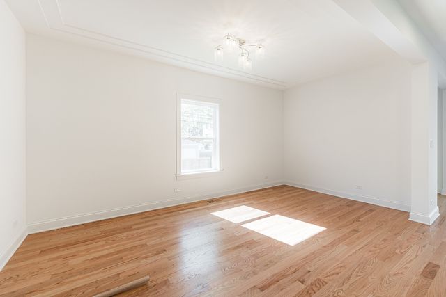4134 W Roscoe Street, Chicago, IL 60641