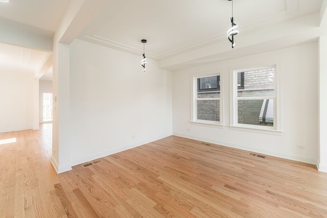 4134 W Roscoe Street, Chicago, IL 60641