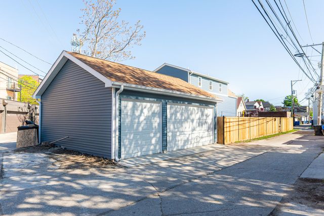 4134 W Roscoe Street, Chicago, IL 60641