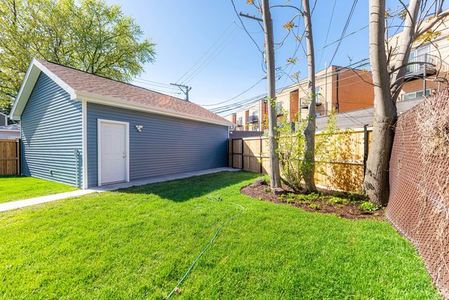 4134 W Roscoe Street, Chicago, IL 60641