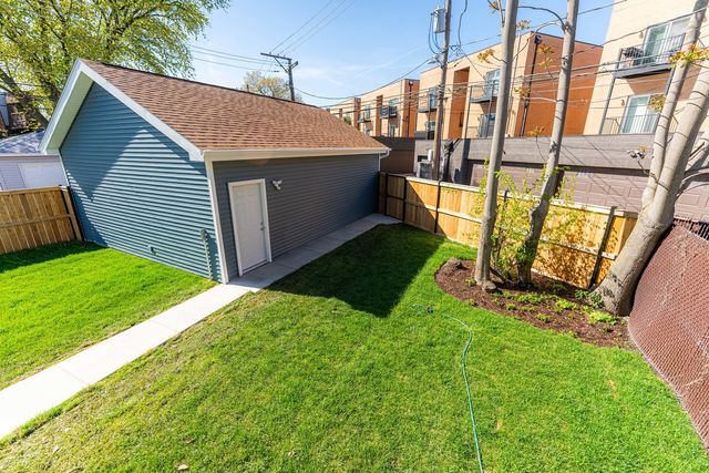 4134 W Roscoe Street, Chicago, IL 60641