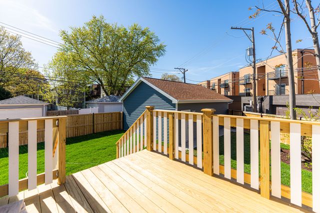 4134 W Roscoe Street, Chicago, IL 60641