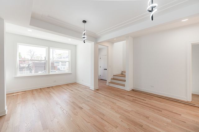4134 W Roscoe Street, Chicago, IL 60641