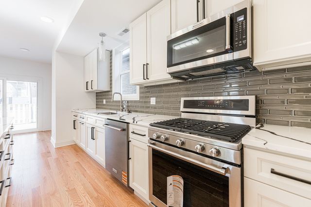 4134 W Roscoe Street, Chicago, IL 60641