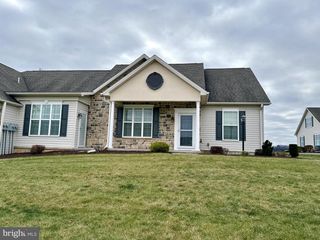 160 DOLOMITE DR #12B, York, PA 17408