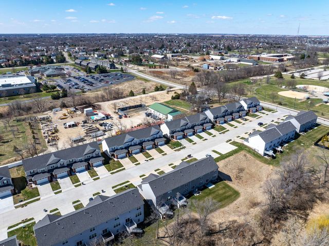 3911 Orchard Drive 3911, Bettendorf, IA 52722