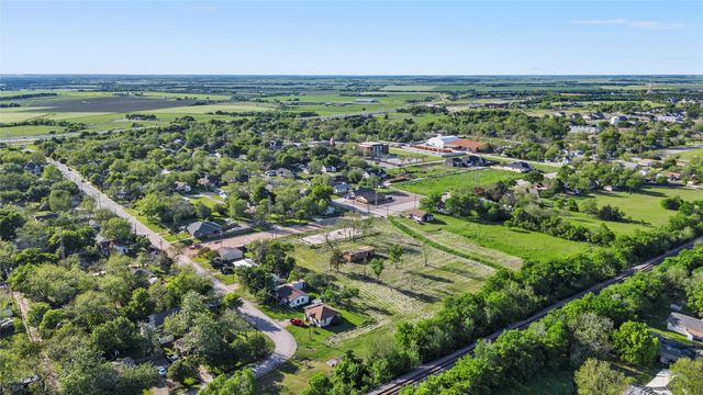 702 N Reagan Street, West, TX 76691