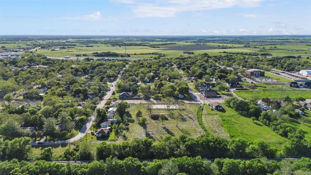 702 N Reagan Street, West, TX 76691