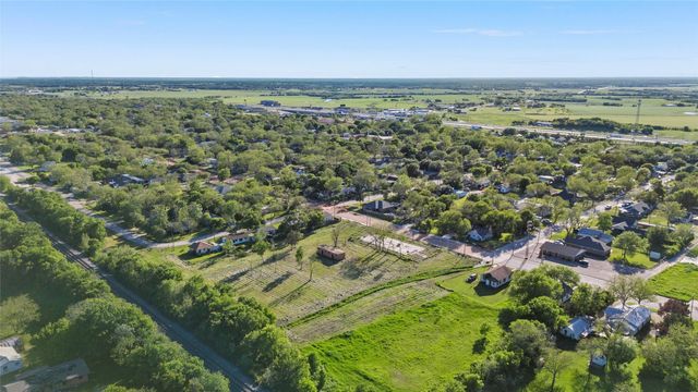 702 N Reagan Street, West, TX 76691