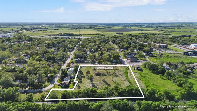 702 N Reagan Street, West, TX 76691