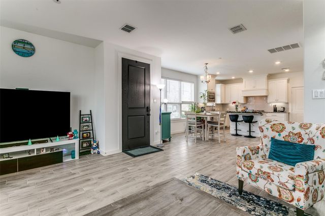 2732 Vista Park Lane, Lewisville, TX 75067