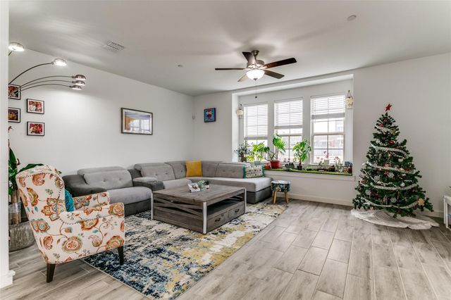 2732 Vista Park Lane, Lewisville, TX 75067