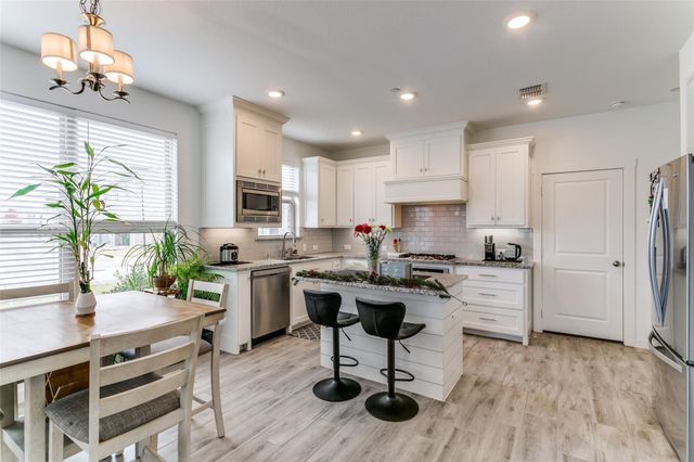 2732 Vista Park Lane, Lewisville, TX 75067