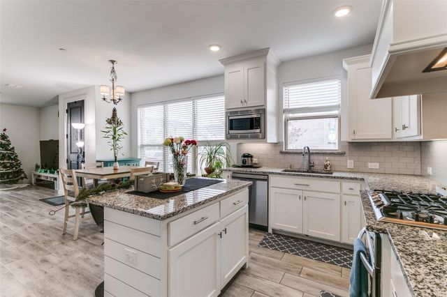 2732 Vista Park Lane, Lewisville, TX 75067