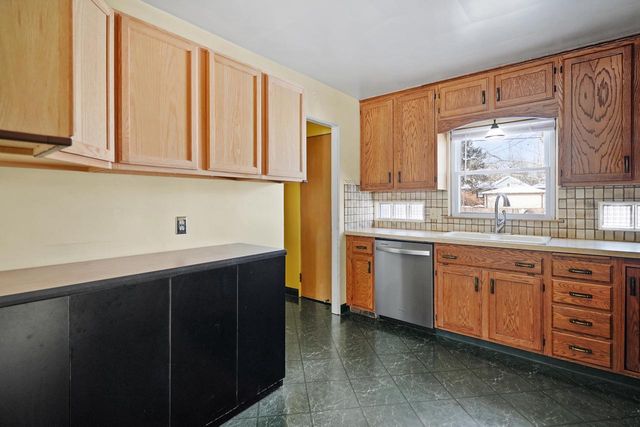 7108 Pershing BOULEVARD, Kenosha, WI 53142