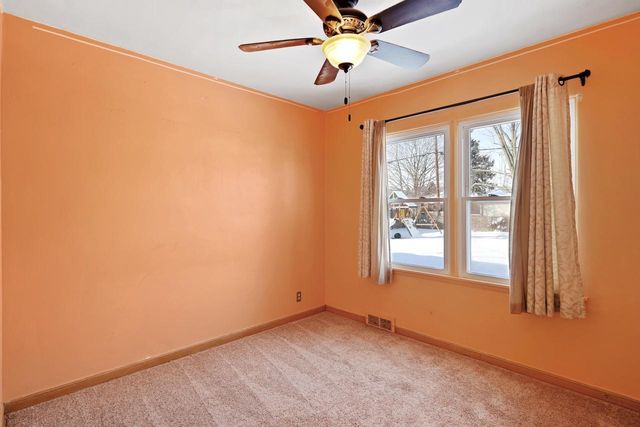 7108 Pershing BOULEVARD, Kenosha, WI 53142