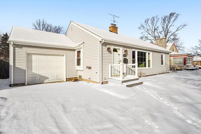 7108 Pershing BOULEVARD, Kenosha, WI 53142
