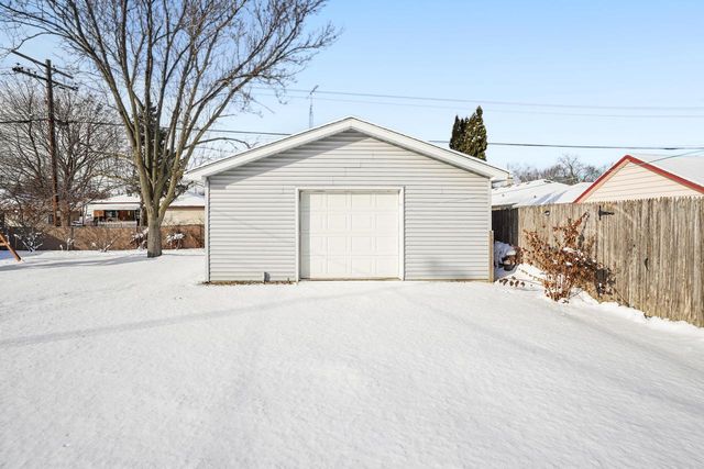 7108 Pershing BOULEVARD, Kenosha, WI 53142