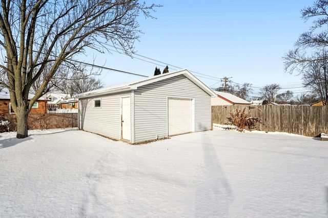 7108 Pershing BOULEVARD, Kenosha, WI 53142