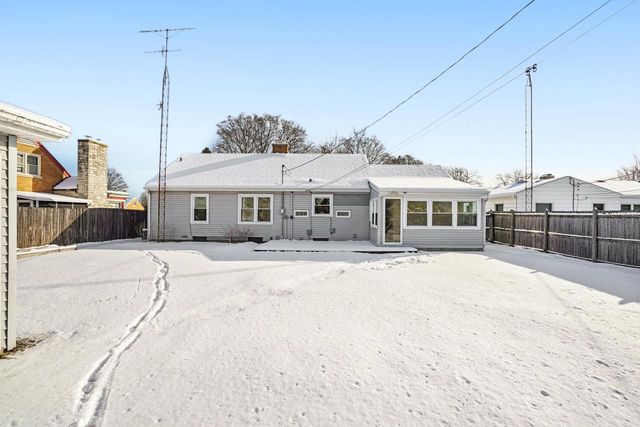 7108 Pershing BOULEVARD, Kenosha, WI 53142