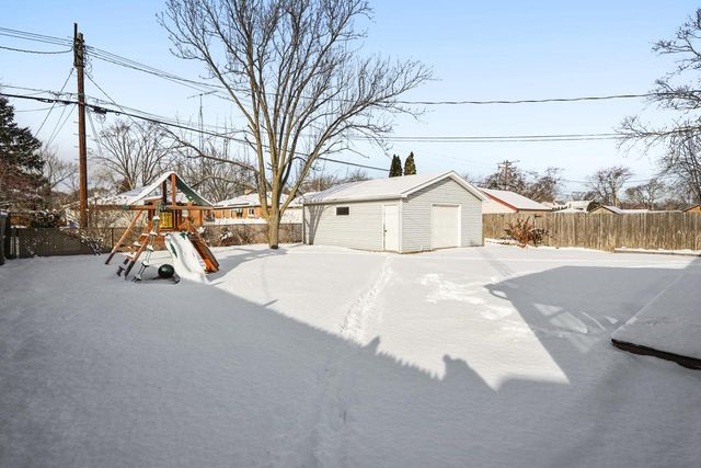 7108 Pershing BOULEVARD, Kenosha, WI 53142