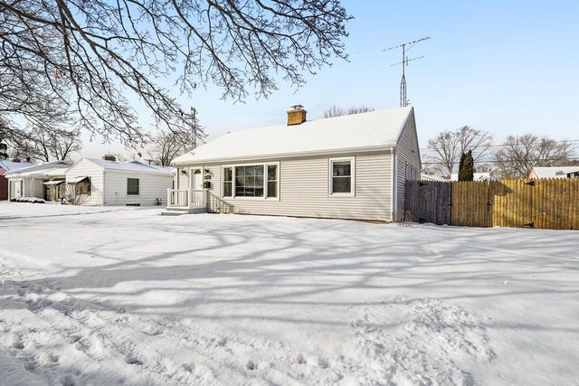 7108 Pershing BOULEVARD, Kenosha, WI 53142